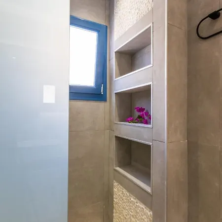 Venetia's * Lefkos (Karpathos)