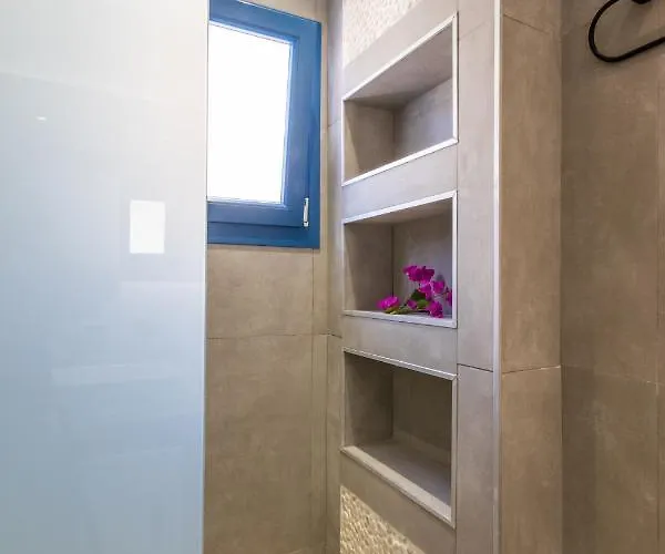 Venetia's * Lefkos (Karpathos)